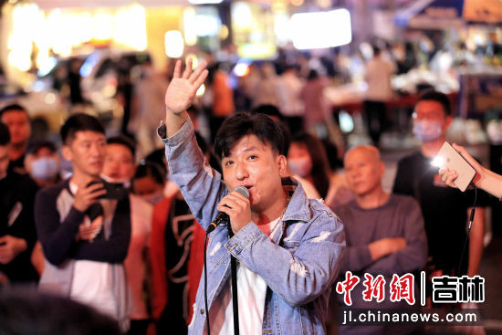 李长吉现场演唱 方卫东/供图