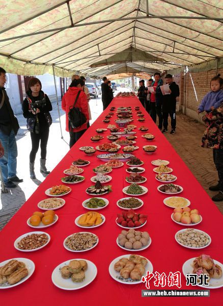 图为白洋淀圈头村传承百年的婚宴大席。（资料图） 韩冰 摄