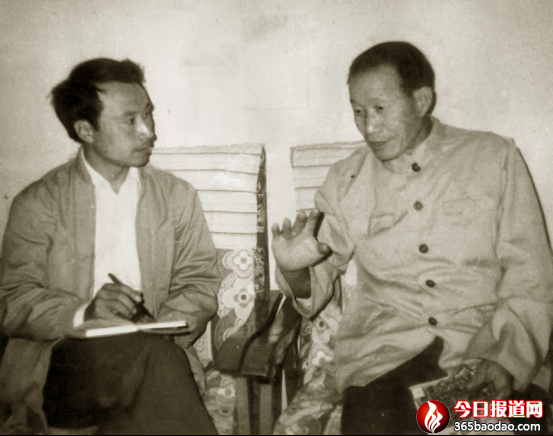 李佩山访著名战斗英雄、特等功臣杨育才531.png