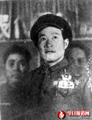 李佩山访著名战斗英雄、特等功臣杨育才916.png