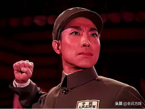 李佩山访著名战斗英雄、特等功臣杨育才2394.png