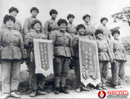 李佩山访著名战斗英雄、特等功臣杨育才3924.png