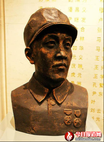李佩山访著名战斗英雄、特等功臣杨育才8838.png