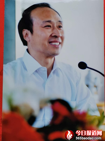 李佩山访著名战斗英雄、特等功臣杨育才9530.png
