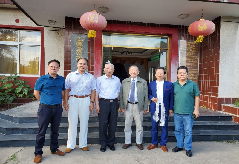 与会部分领导合影.jpg